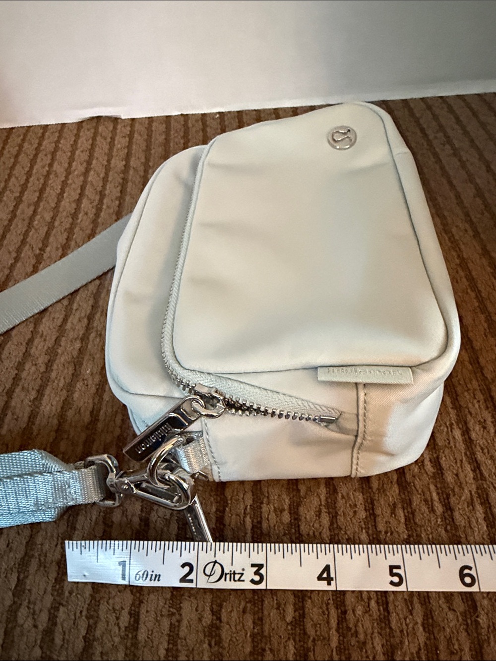 lululemon athletica Mint Color Double-Zip Crossbody Bag - Picture 7 of 8